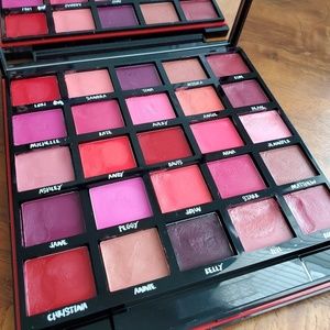 Smashbox Lip Palette. 25 colors